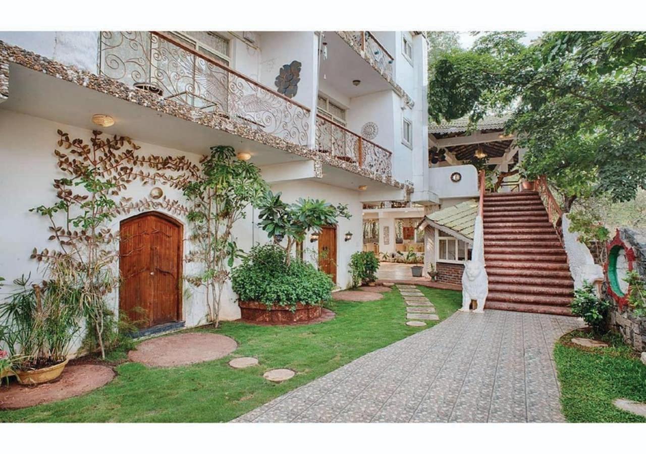 The Singing Tree Hotell Old Goa Exteriör bild
